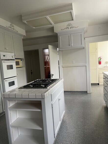 More Photos Of 8-10 Keller St, Petaluma Office For Lease