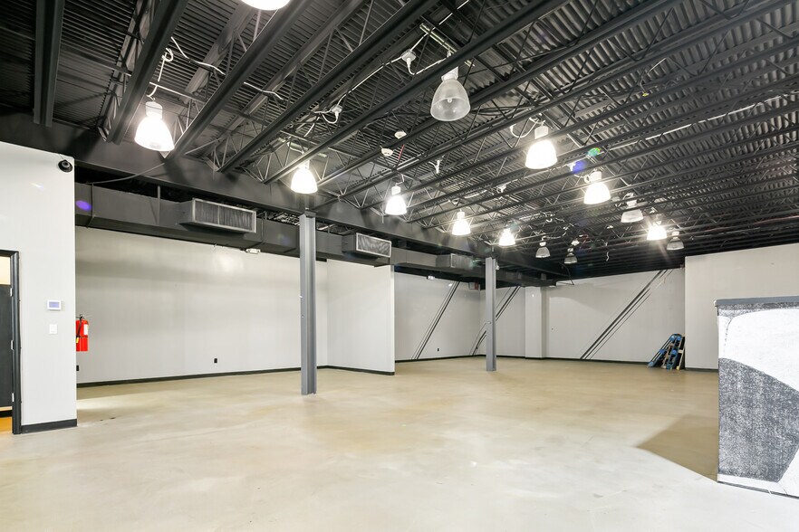 More Photos Of 183 S Broadway, Hicksville Office For Lease