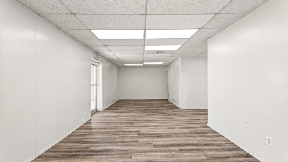 More Photos Of 8720 S Penn Ave, Oklahoma City Office For Sale