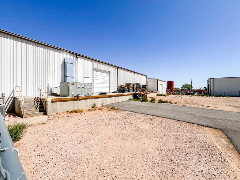 More Photos Of 7 E Industrial Loop, Midland Warehouse For Sale