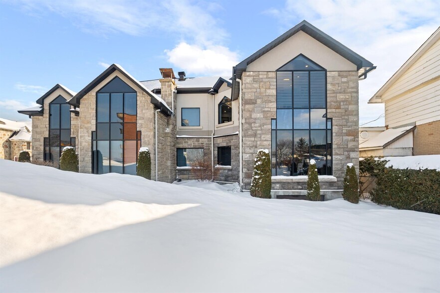 Primary Photo Of 4150 Boul Saint-Martin O, Laval Coworking Space