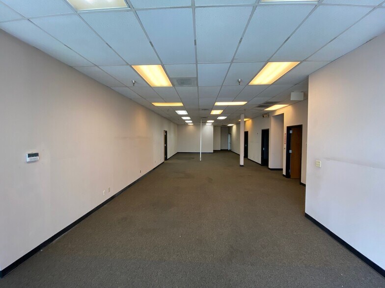 More Photos Of 9797-10161 E Admiral Pl, Tulsa Showroom For Lease