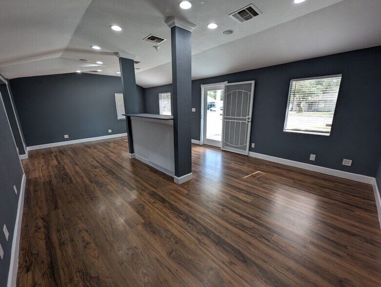 More Photos Of 1901 W Sligh Ave, Tampa Office For Sale