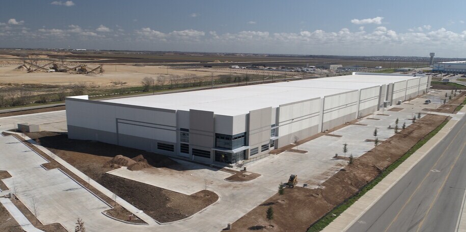 More Photos Of 1425 Susurro Pky, San Marcos Distribution For Lease