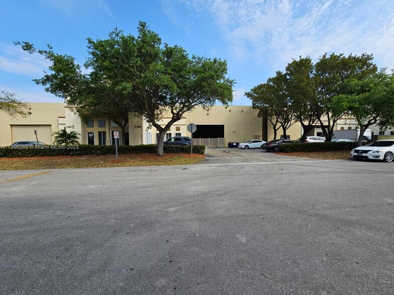 More Photos Of 10475 NW 37th Ter, Miami Warehouse For Lease
