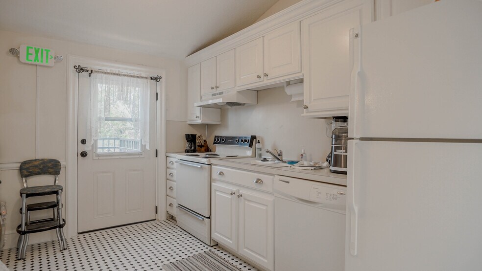 More Photos Of 118 S 300 W, Heber City Hospitality For Sale