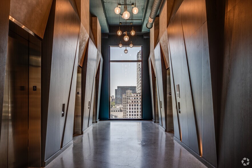 More Photos Of 405 Colorado St, Austin Office For Lease