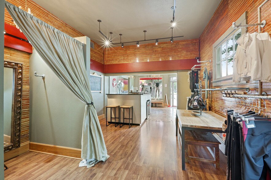 More Photos Of 3923 Magazine St, New Orleans Freestanding For Lease