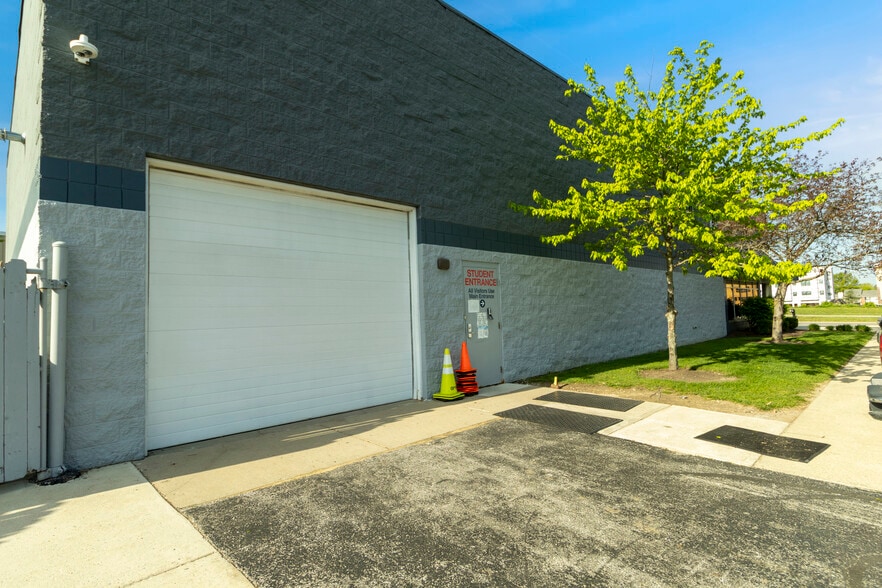 More Photos Of 11837 Technology Dr, Fishers Warehouse For Lease