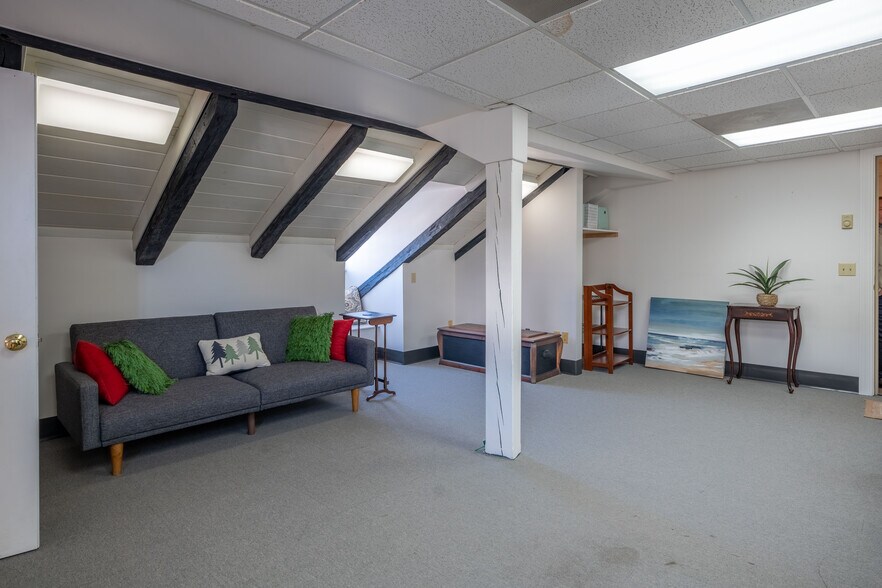 More Photos Of 47 Water St, Mystic Marina For Sale