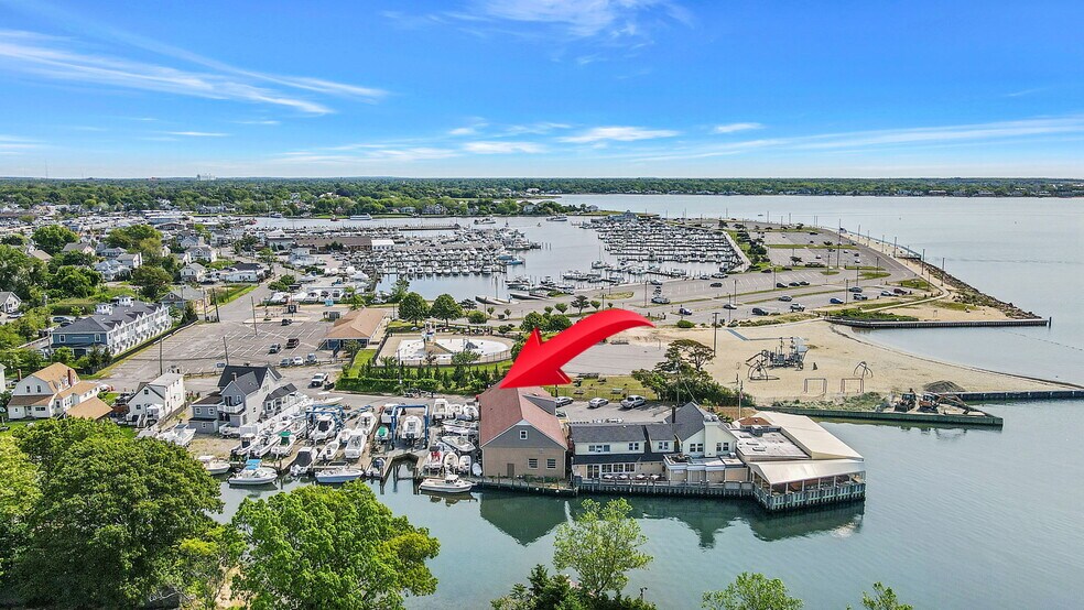More Photos Of 24 Cottage Ave, Bay Shore Marina For Sale