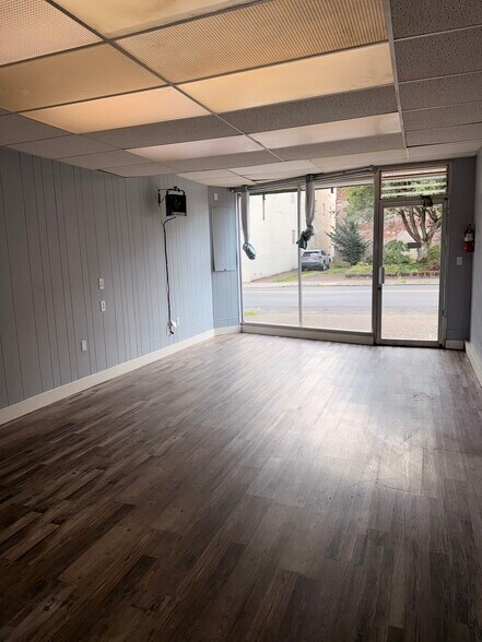 More Photos Of 205 Oak St, Kelso Office For Lease