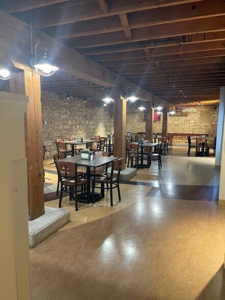 More Photos Of 1301 Central Ave, Dubuque Office For Lease