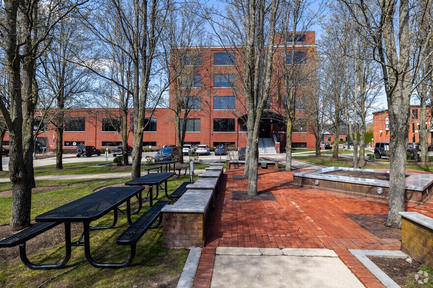 More Photos Of 4 High St, North Andover Office For Lease