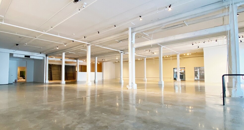More Photos Of 540 9th St, San Francisco Showroom For Lease