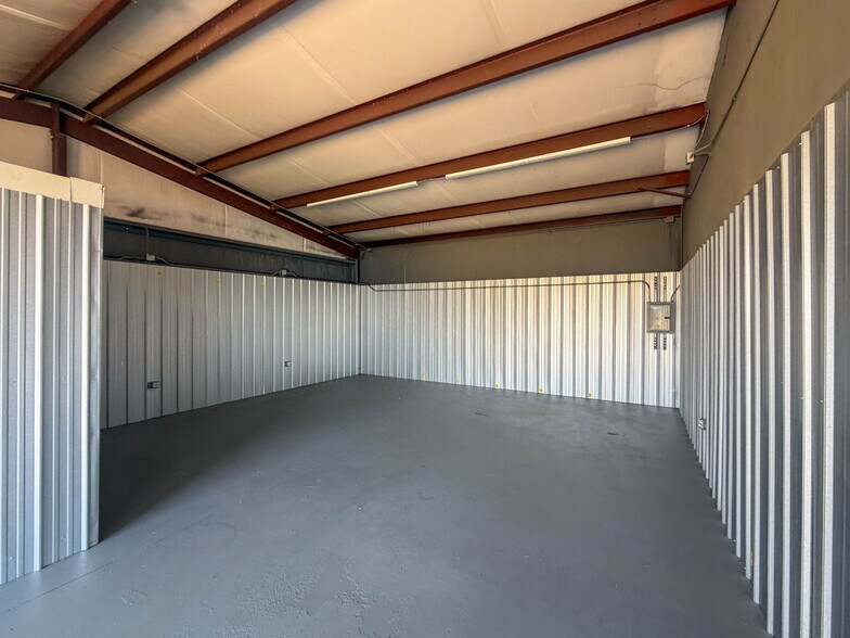 More Photos Of 4103 Kramer Ln, Texarkana Warehouse For Lease