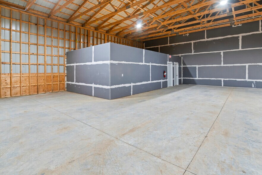 More Photos Of 9705 Hayden Dr, Mascoutah Warehouse For Sale