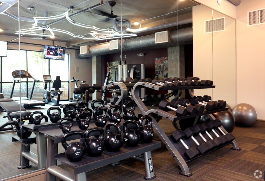 More Photos Of 195 W Davis St, Dallas Apartments For Lease