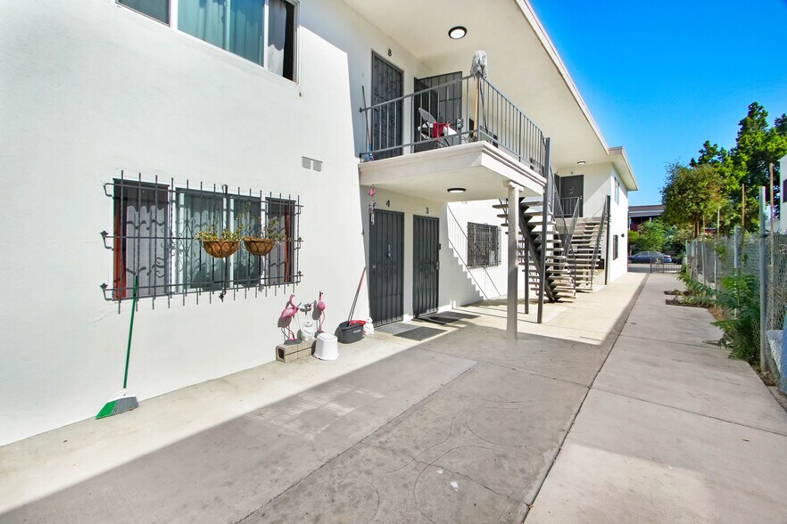 More Photos Of 1862 W 20th St, Los Angeles Apartments For Sale