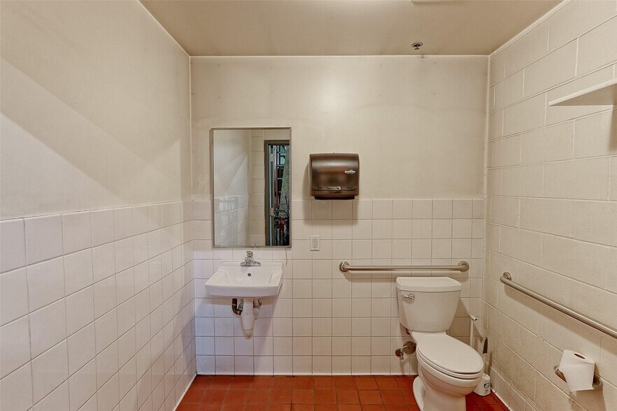 More Photos Of 4475 W 58th Ave, Arvada Light Distribution For Sale