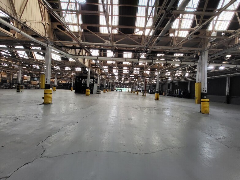 More Photos Of 60 Baldwin Ave, Pontiac Warehouse For Lease