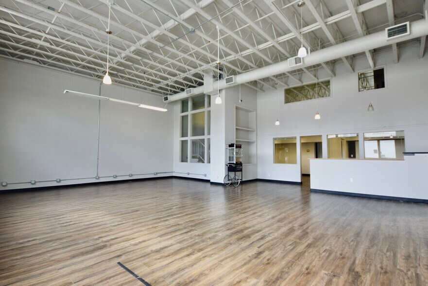 More Photos Of 2801 SE 9th St, Portland Warehouse For Lease