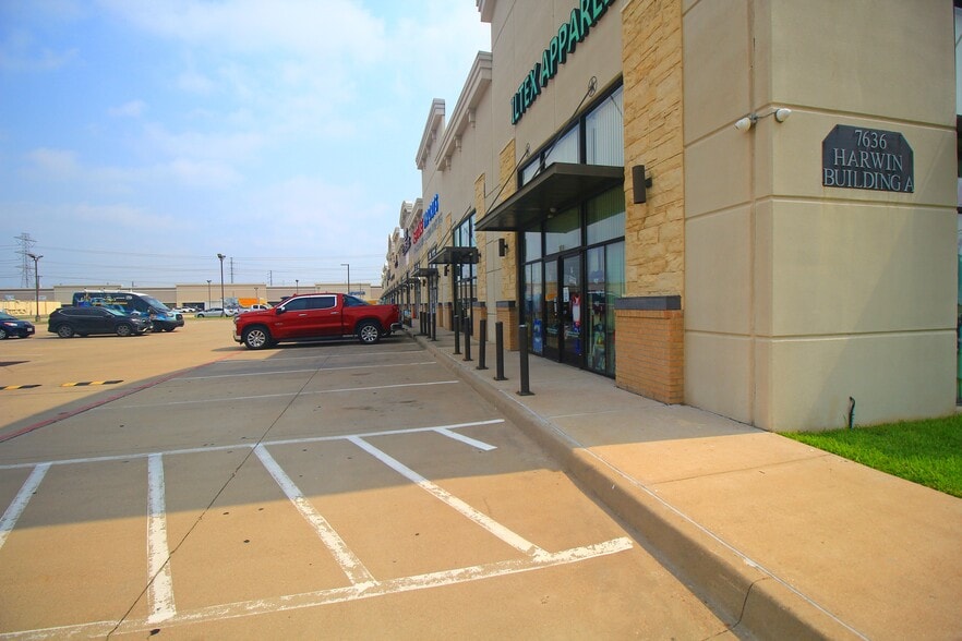 More Photos Of 7636 Harwin Dr, Houston Storefront For Sale