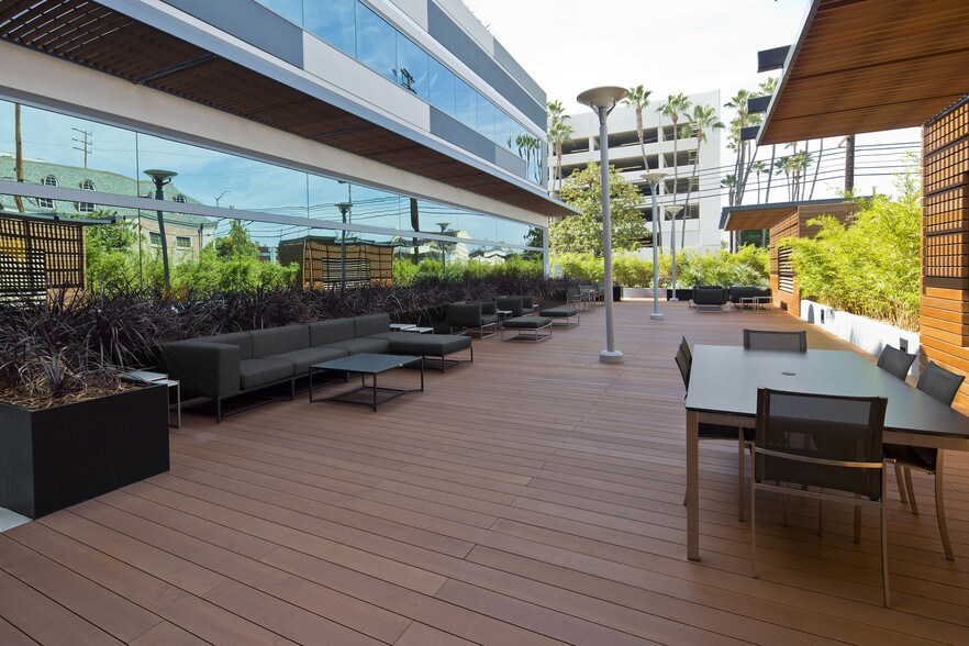 More Photos Of 1640 S Sepulveda Blvd, Los Angeles Office For Lease