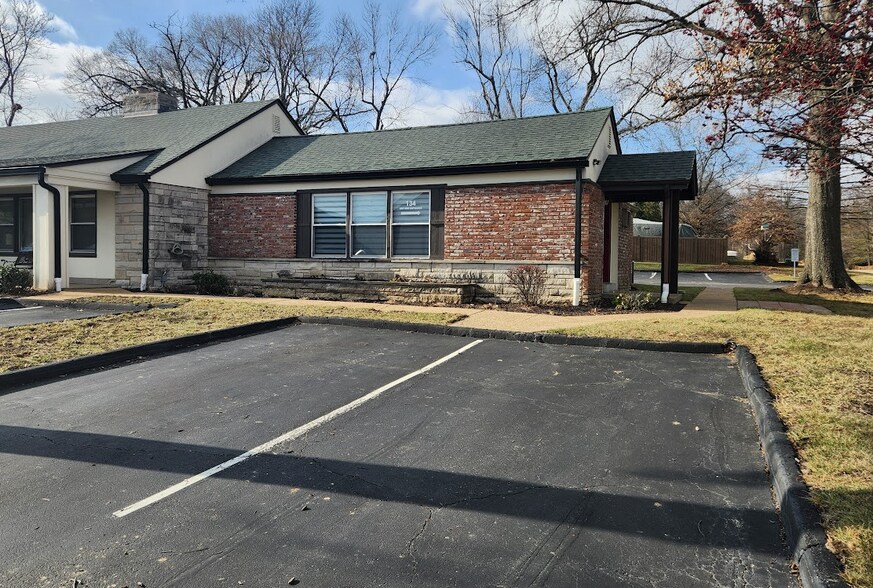 More Photos Of 134 Clarkson Executive Park, Ellisville Office For Lease