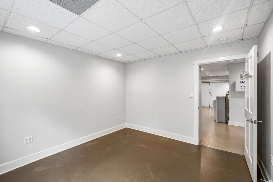 More Photos Of 1719 Signal Point Rd, Charleston Self Storage For Sale