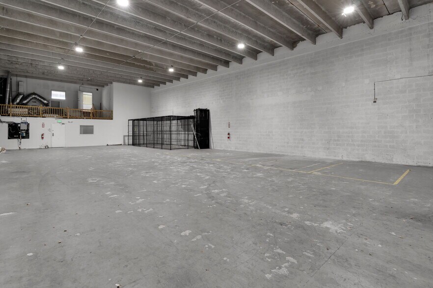More Photos Of 8200-8358 NW 30th Ter, Doral Warehouse For Lease