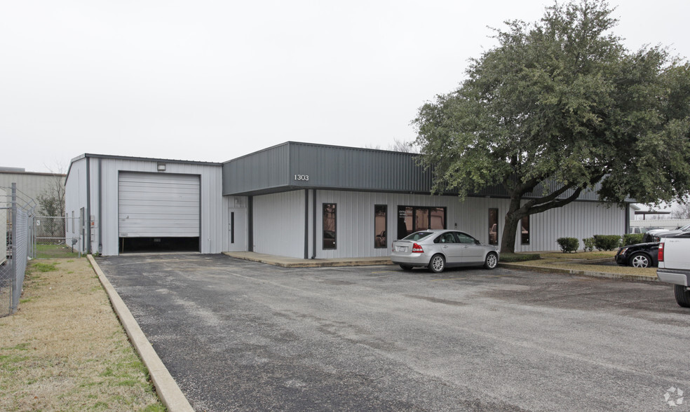 Primary Photo Of 1303 W Industrial Blvd, Round Rock Warehouse For Lease