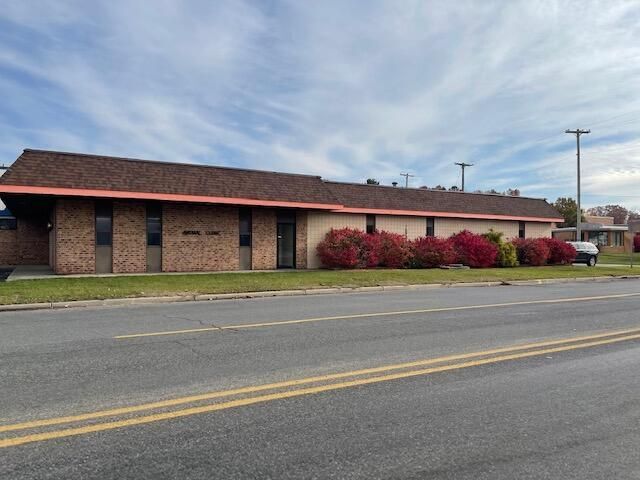 More Photos Of 2007 E Apple Ave, Muskegon Medical For Sale