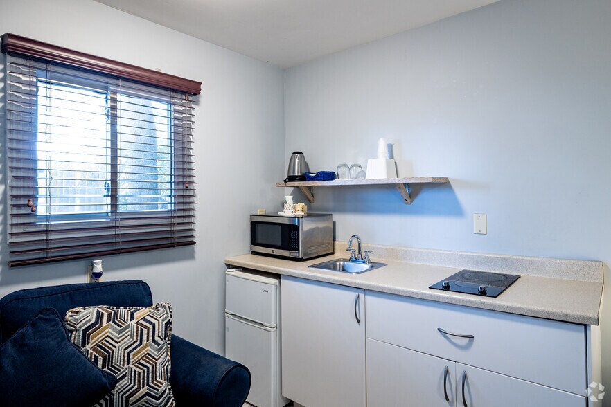 More Photos Of 1399 Main Road, Riverhead Hotel For Sale