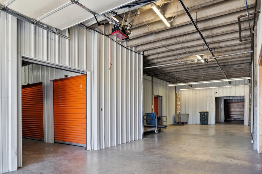 More Photos Of 11 NE 11th St, Oklahoma City Warehouse For Sale