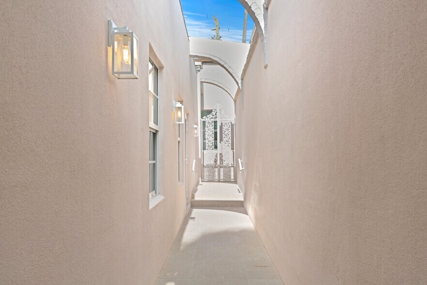 More Photos Of 255 Royal Poinciana Way, Palm Beach Storefront Retail Residential For Sale