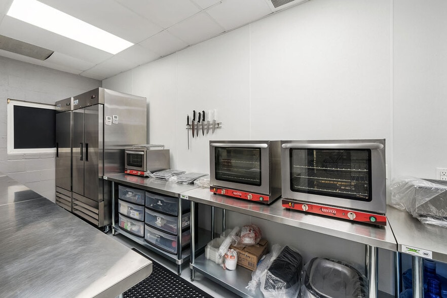 More Photos Of 8115-8149 El Camino Real, Atascadero Storefront Retail Office For Lease