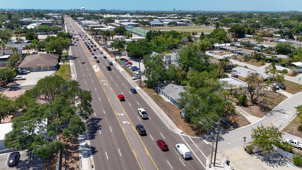 More Photos Of 2455 Bee Ridge Rd, Sarasota Office For Sale