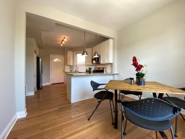 More Photos Of 4401-4403 N Clark St, Chicago Apartments For Lease