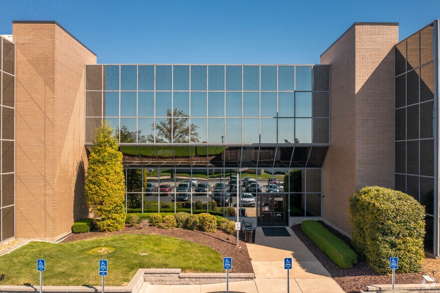 More Photos Of 12115 Lackland Rd, Maryland Heights Office For Lease
