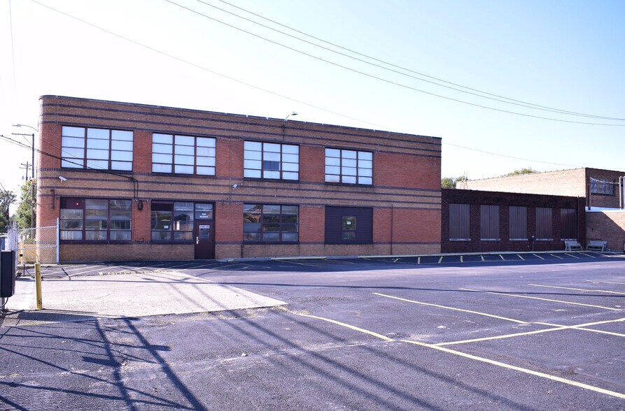 More Photos Of 2501 9th St, Rockford Warehouse For Sale