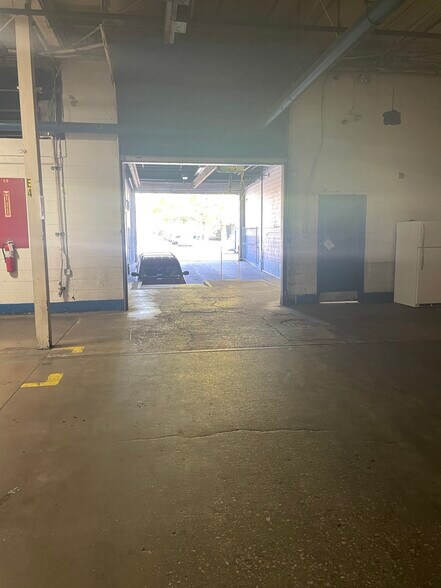 More Photos Of 5740-5750 N Tripp Ave, Chicago Warehouse For Lease