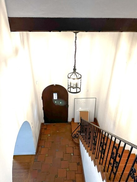More Photos Of 10623 Riverside Dr, North Hollywood Office For Lease