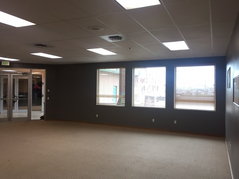 More Photos Of 5601 W Clearwater Ave, Kennewick General Retail For Lease