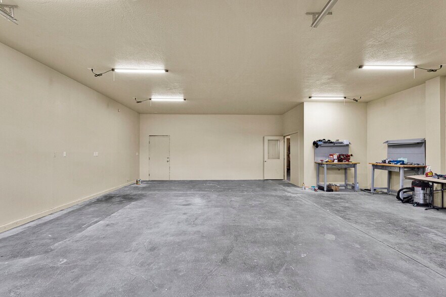 More Photos Of 614 W Fairway Blvd, Big Bear City Warehouse For Sale
