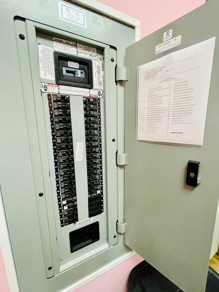 More Photos Of 3068 Kirchoff Rd, Rolling Meadows General Retail For Sale