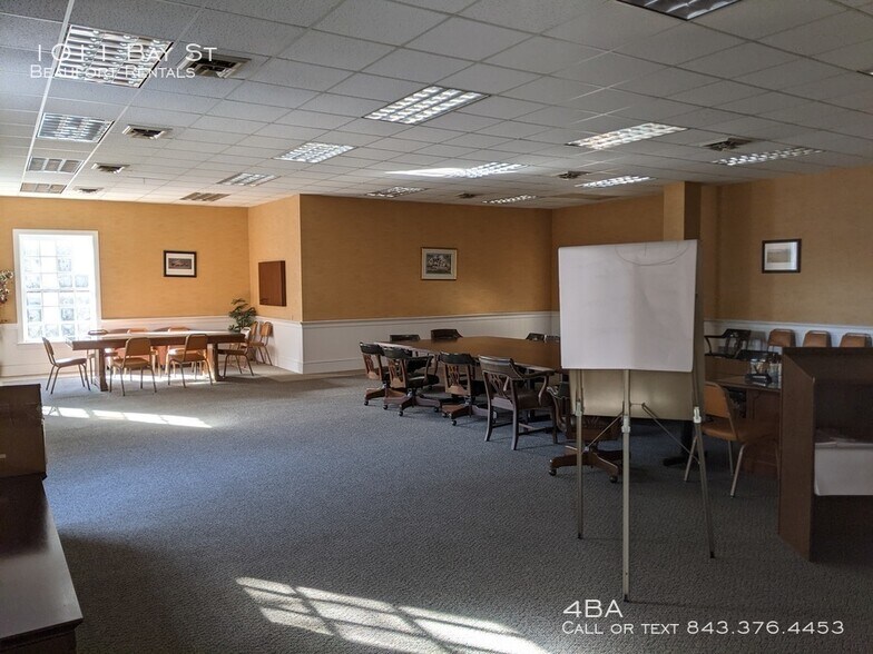 More Photos Of 1011 Bay St, Beaufort Office For Lease