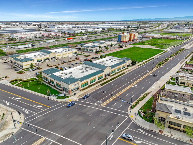 More Photos Of 17270-17272 Golden Valley Pky, Lathrop Office For Sale