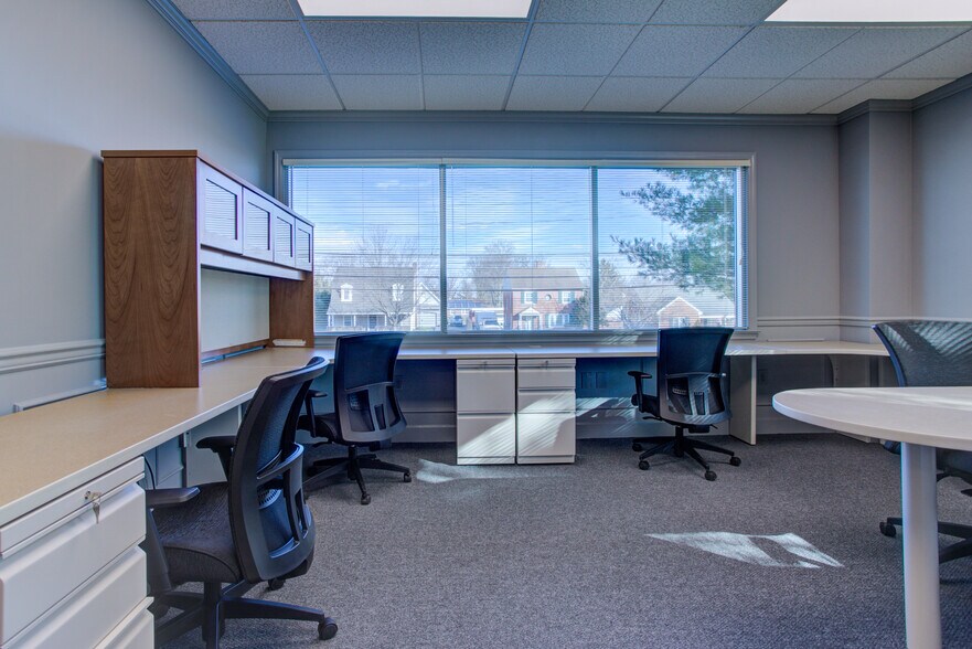 More Photos Of 930 Red Rose Ct, Lancaster Office For Sale