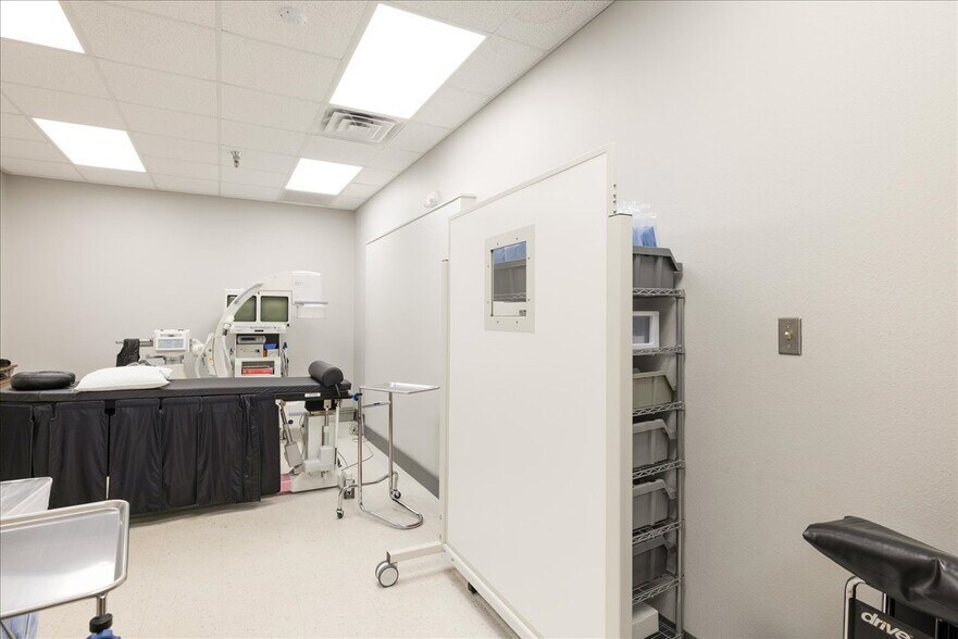 More Photos Of 2160 Capital Cir NE, Tallahassee Medical For Lease